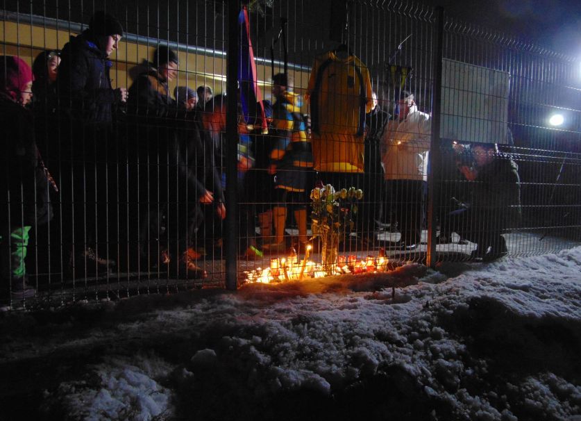 Gyertyák a sötétben