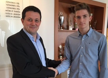 Újabb fiatal a profik táborában
