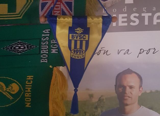 Andrés Iniesta mellett