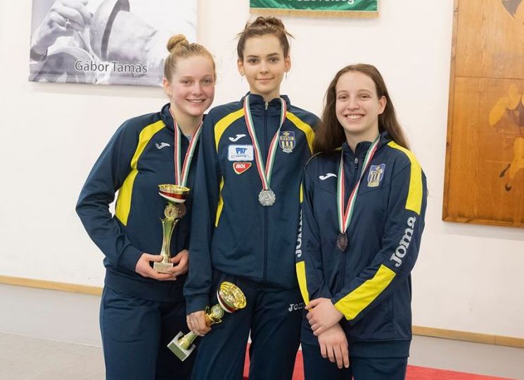 Itthon érmek, külföldön helyezések