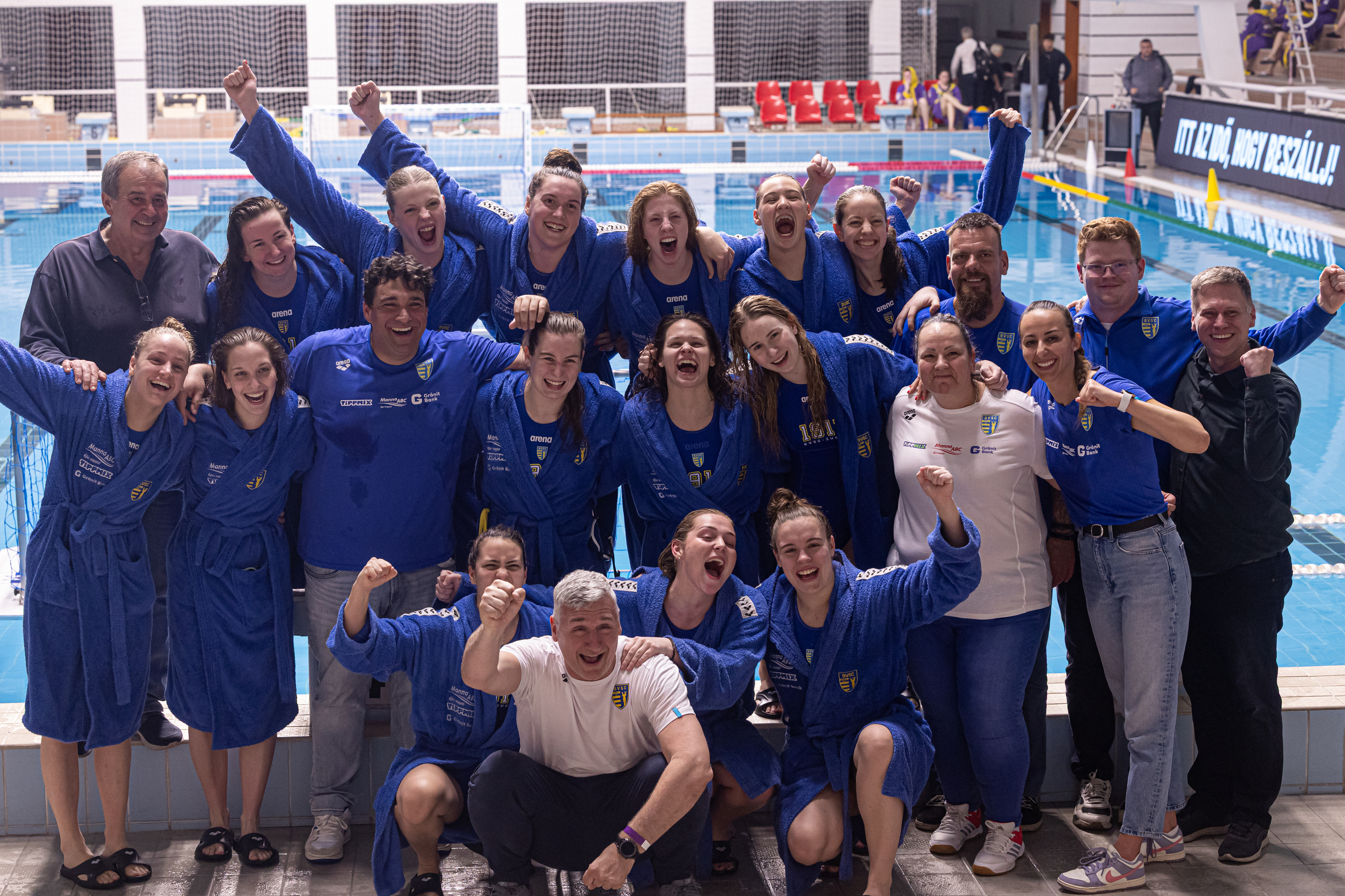 Száz emelet boldogság