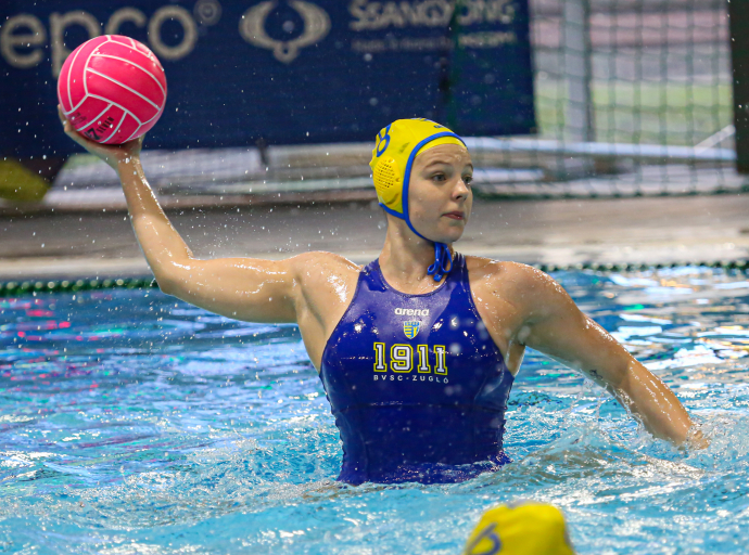 Az UVSE érkezik a Szőnyi útra