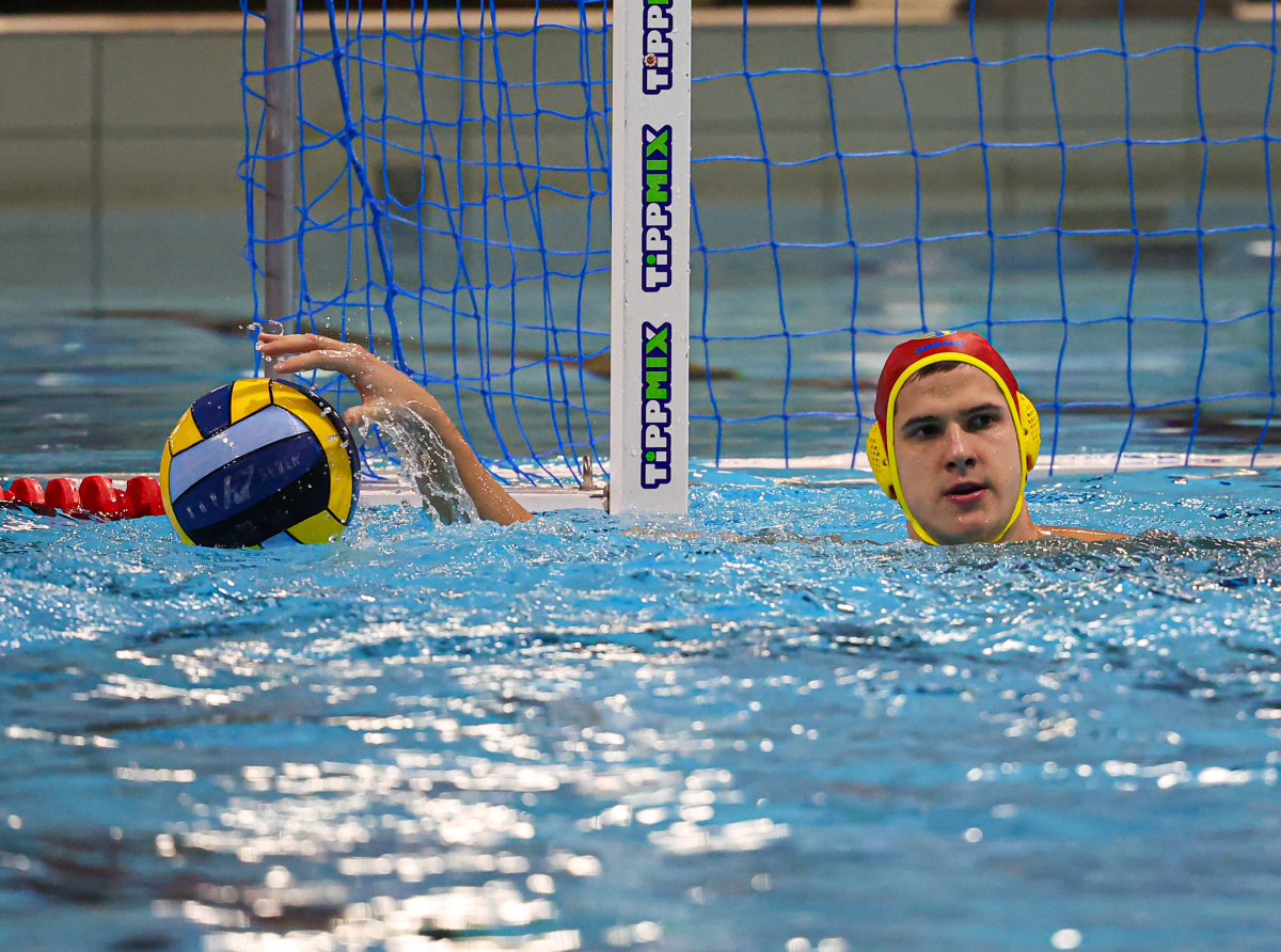 A Szeged érkezik a Szőnyi útra